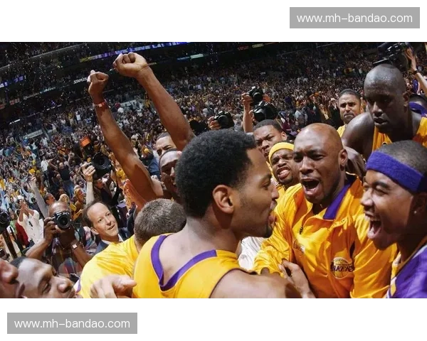 曼巴之吻与银黑王朝的黄昏:2008年西决,科比写给世界的暴力美学情书 曼巴之吻与银黑王朝的黄昏:2008年西决,科比写给世界的暴力美学情书